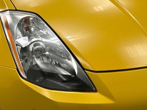 Used 2005 Nissan 350Z Touring RWD image 28