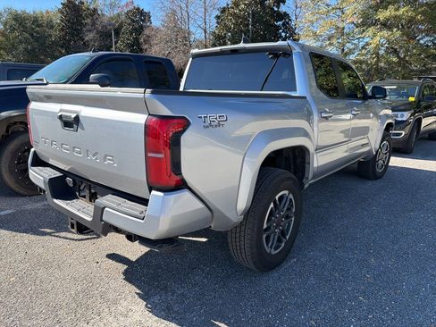 Used 2024 Toyota Tacoma TRD Sport image 3