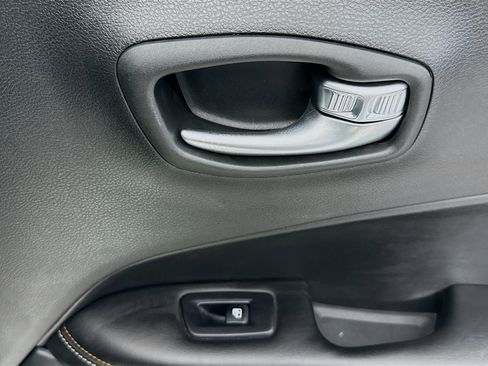 Used 2018 Jeep Compass Latitude w/ Popular Equipment Group image 30