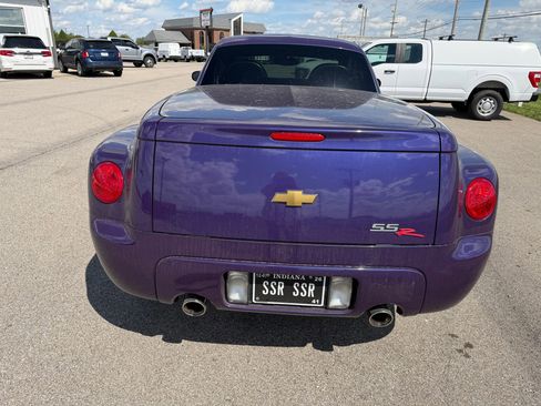Used 2004 Chevrolet SSR w/ Preferred Equipment Group image 3