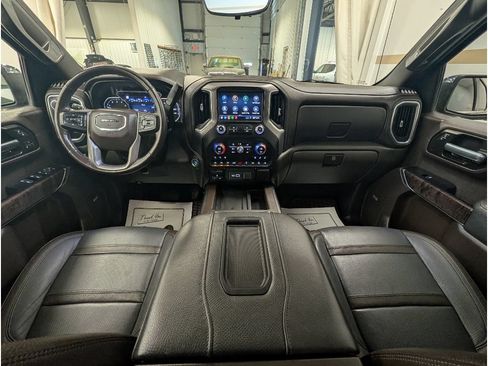 Used 2019 GMC Sierra 1500 Denali w/ Denali Ultimate Package AWD/4WD image 9