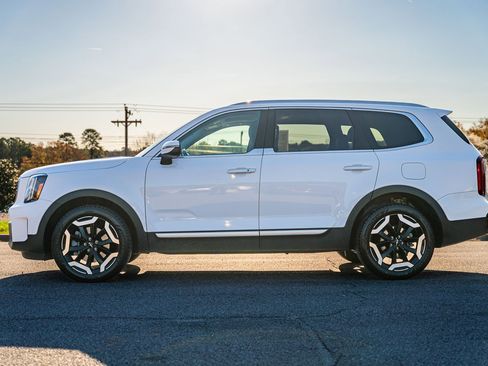 Used 2023 Kia Telluride S w/ S Sunroof Package image 4