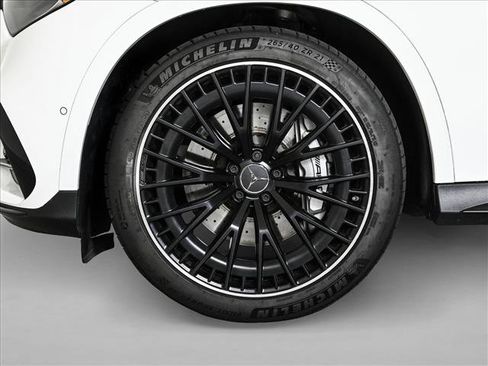 Certified 2025 Mercedes-Benz GLC 43 AMG 4MATIC w/ Driver Assistance Package image 26
