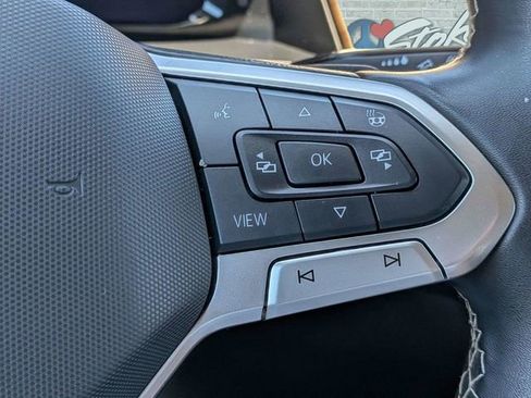 Certified 2025 Volkswagen Atlas SE FWD image 28