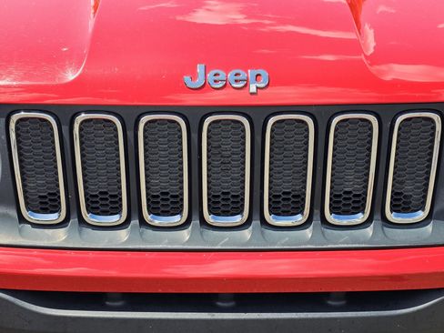 Used 2016 Jeep Renegade Latitude w/ Popular Equipment Group image 3