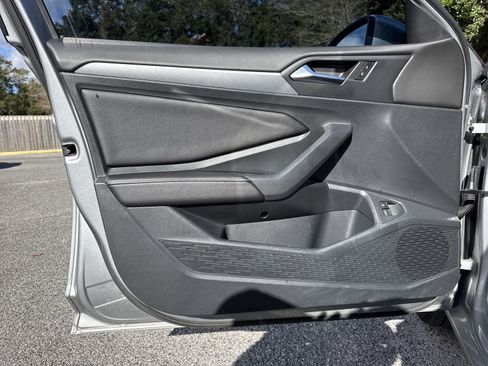 Used 2022 Volkswagen Jetta SE w/ Panoramic Sunroof Package image 13