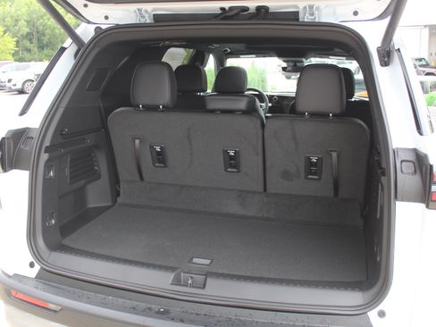 New 2026 Chevrolet Traverse LT w/ Sun and Wheel Package AWD/4WD image 19