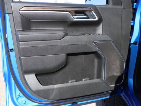 Used 2025 Chevrolet Silverado 1500 RST w/ LPO, Dark Essentials Package AWD/4WD image 10
