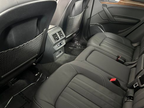 Used 2023 Audi Q5 2.0T Premium w/ Convenience Package image 11