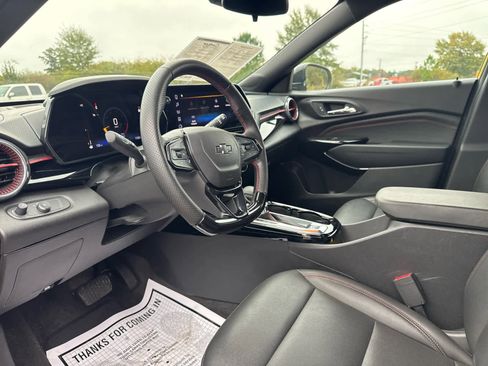 Used 2025 Chevrolet Trax RS image 14