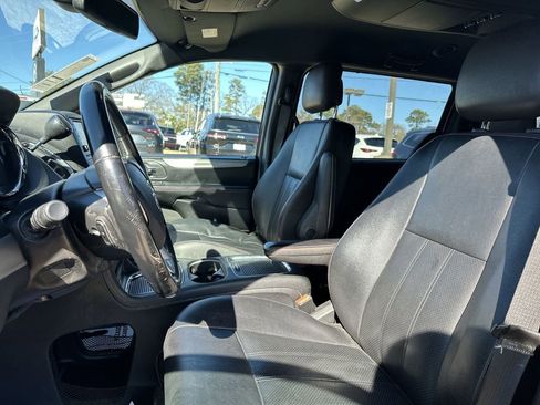 Used 2019 Dodge Grand Caravan GT image 11