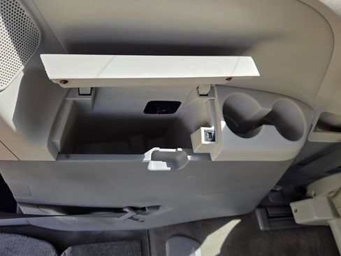 Used 2013 Toyota Sienna XLE image 46