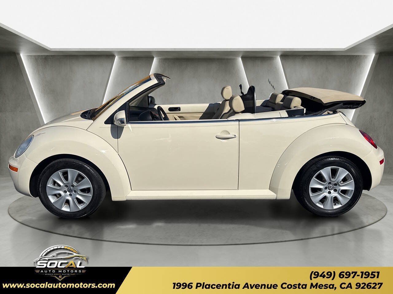 Used 2010 Volkswagen Beetle Convertible FWD image 2