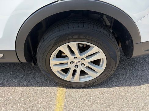 Used 2018 Ford Explorer XLT w/ Equipment Group 201A AWD/4WD image 12
