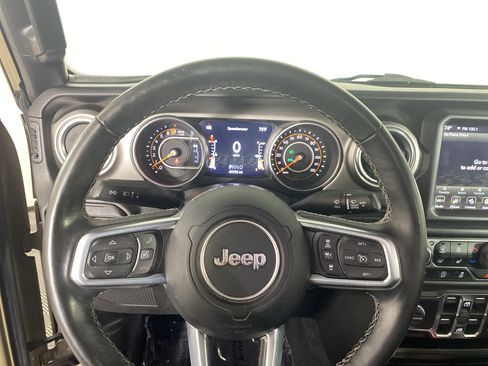 Used 2020 Jeep Gladiator Overland AWD/4WD image 19