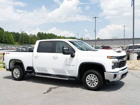 Used 2025 Chevrolet Silverado 2500 LT w/ Convenience Package AWD/4WD image 12
