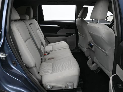 Used 2018 Toyota Highlander LE AWD/4WD image 33