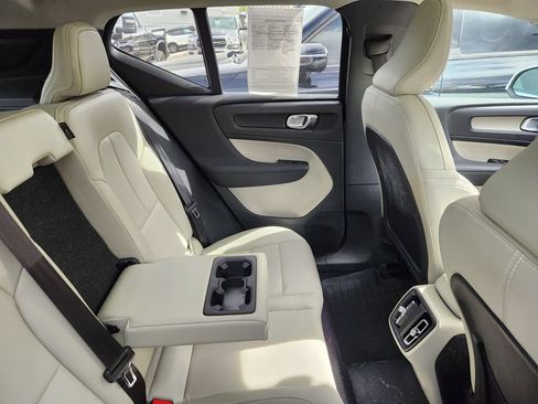 Used 2019 Volvo XC40 T5 Inscription image 24