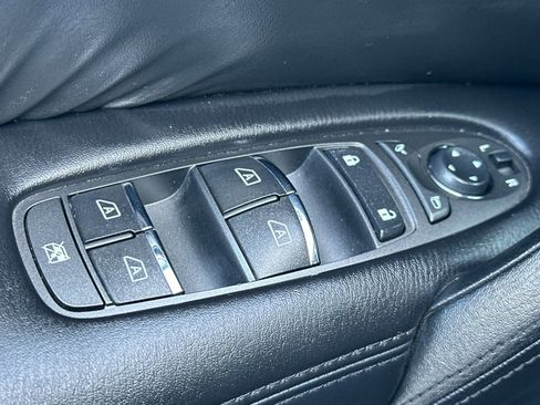 Used 2023 Nissan Armada SL w/ Captain's Chairs Package image 13