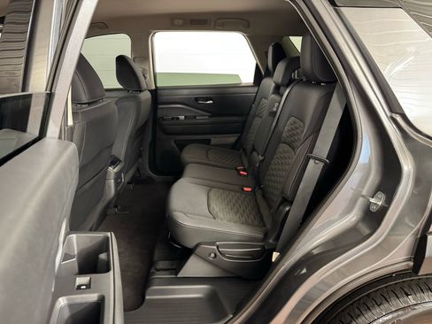 Used 2022 Nissan Pathfinder SV image 28