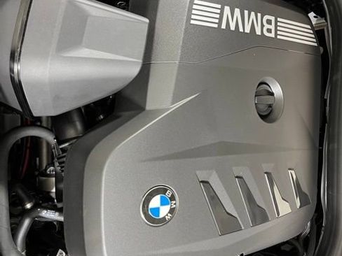 Used 2025 BMW 530i xDrive w/ Premium Package image 25