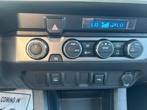 Used 2022 Toyota Tacoma SR AWD/4WD image 18