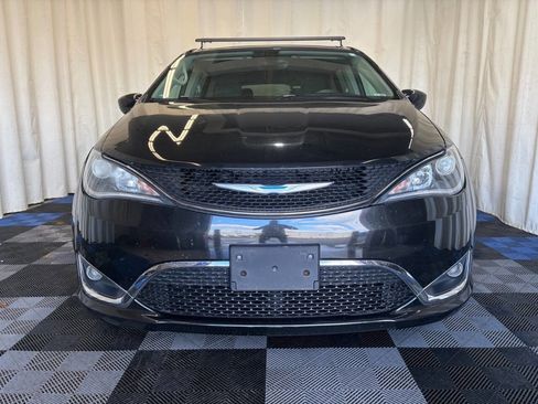 Used 2018 Chrysler Pacifica Touring Plus w/ Tire & Wheel Group FWD image 4