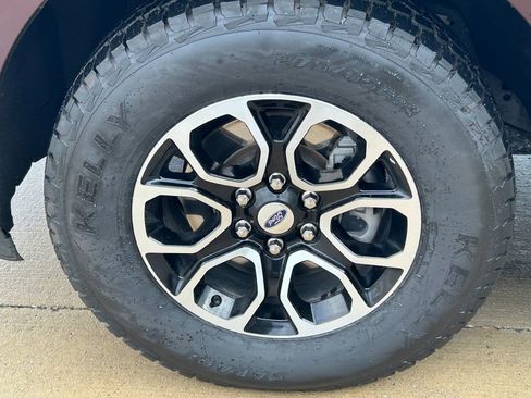 Used 2024 Ford Expedition Max XLT image 9