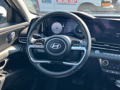 Certified 2025 Hyundai Elantra SEL FWD image 16