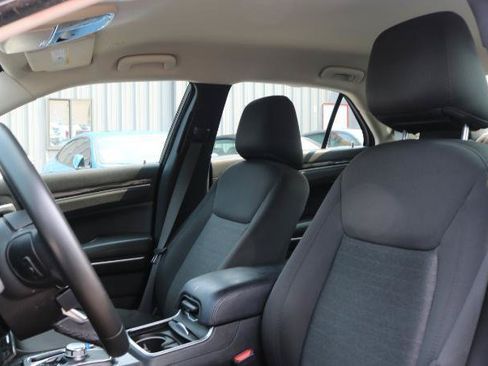 Used 2020 Chrysler 300 Touring w/ Sport Appearance Package RWD image 8