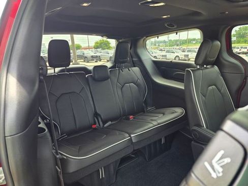 New 2027 Chrysler Pacifica Limited AWD/4WD image 17