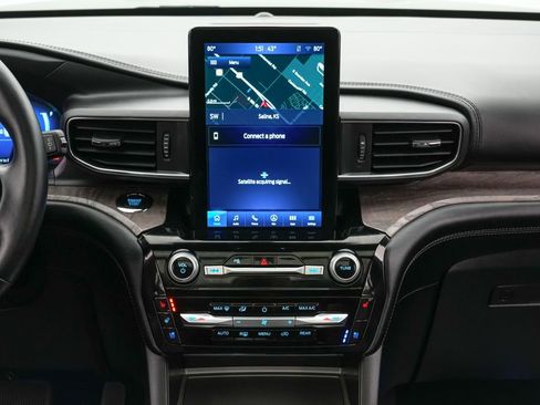 Certified 2023 Ford Explorer Platinum w/ Technology Package image 15