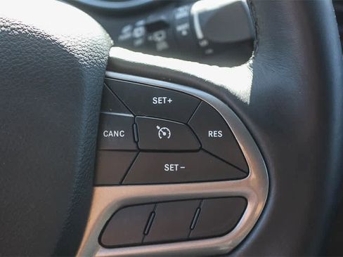 Used 2019 Jeep Cherokee Limited image 33