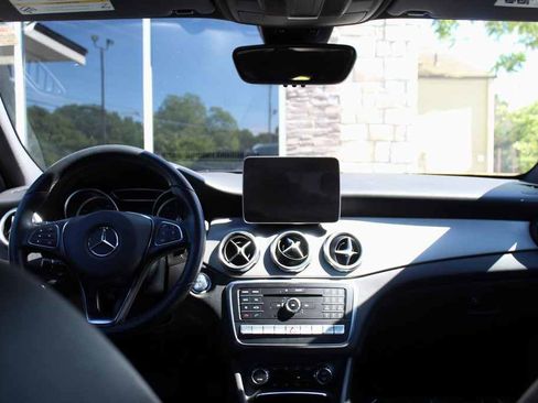 Used 2020 Mercedes-Benz GLA 250 4MATIC image 27