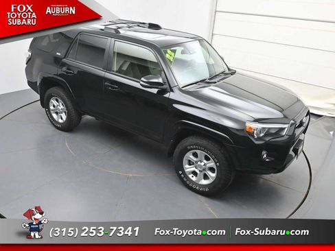 Used 2022 Toyota 4Runner SR5 Premium w/ Moonroof Package AWD/4WD image 32