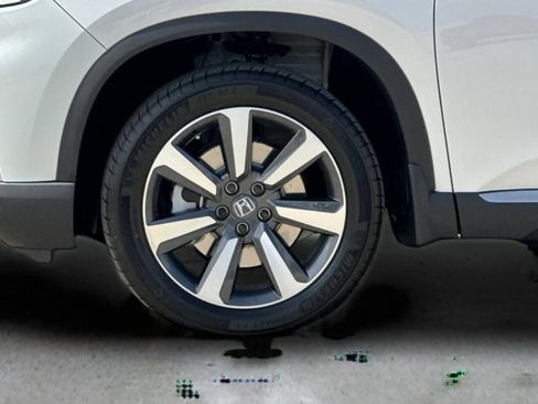 Certified 2025 Honda Pilot Touring image 32
