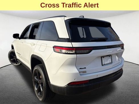 Used 2022 Jeep Grand Cherokee Altitude image 10