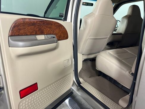 Used 2002 Ford F250 Lariat image 12