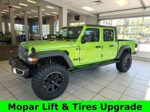 New 2025 Jeep Gladiator Sport image 2