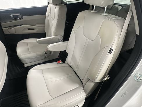 Used 2025 Kia Sorento EX image 12