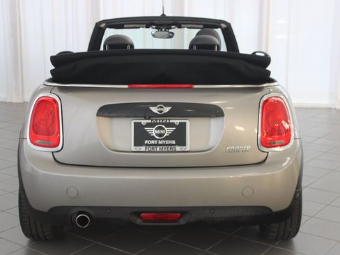 Used 2018 MINI Cooper Cooper image 9