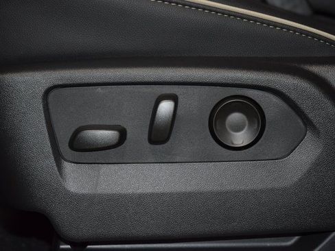 New 2025 Chevrolet Suburban Premier image 40