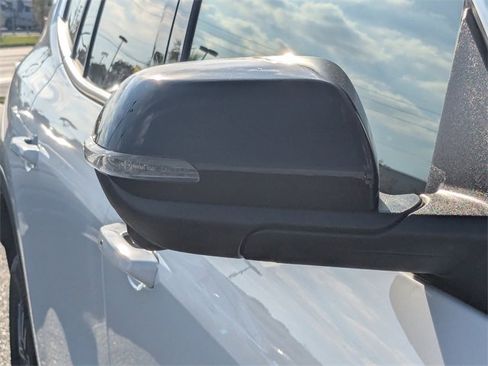 Used 2025 GMC Acadia Elevation image 11