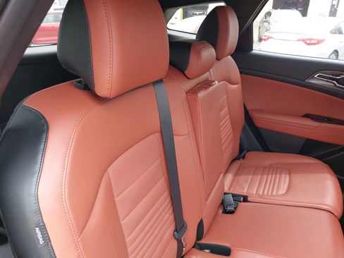 Used 2024 Kia Sportage SX image 11