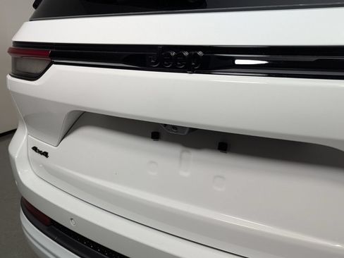 New 2026 Jeep Grand Cherokee Limited AWD/4WD image 9