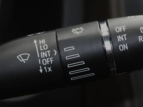 Used 2023 GMC Acadia SLT w/ Preferred Package image 27