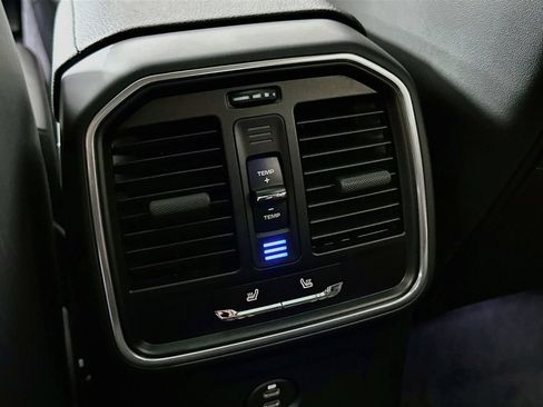 Certified 2026 Porsche Macan AWD/4WD image 27