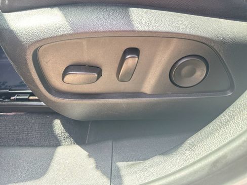 Used 2025 Chevrolet Equinox LT w/ Convenience Package II FWD image 12