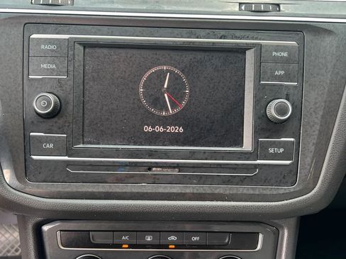 Used 2019 Volkswagen Tiguan S FWD image 15