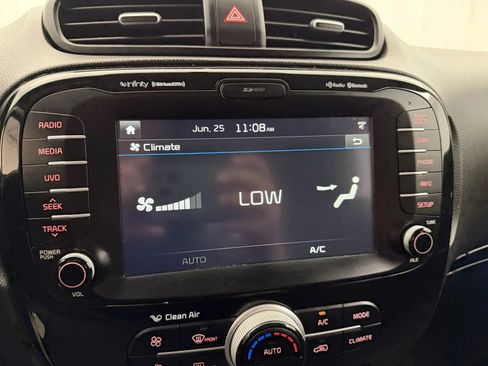 Used 2016 Kia Soul + w/ Audio Package FWD image 19